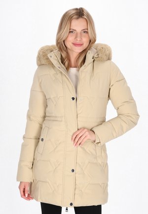 Beige puffert jacket műszőrme díszítésű kapucnival, steppelt dizájn, elülső cipzáras és patentos záródás, valamint oldalsó zsebek. Simaság jellemzi.