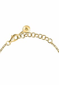 Bracciale a catena color oro con chiusura a moschettone e charm rotondo con un design a foglia inciso. Texture liscia e motivo a catena intrecciata.