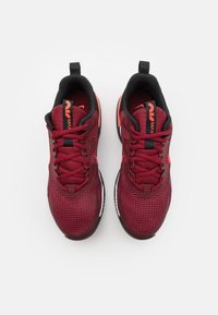 Nike Performance AIR MAX ALPHA TRAINER 5 - Sapatilha de treino - team red/bright crimson/black/white