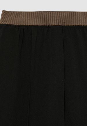 Reiss Auduma bikses - black