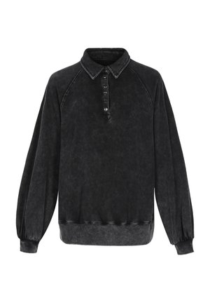 Černý úplet s washed efektem a límečkem, který má knoflíkovou légu, raglánové rukávy a vroubkované manžety a lem pro uvolněný střih.