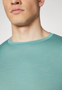 icebreaker TECH LITE - T-shirts - cloud ray