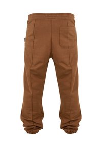 Pantalon de jogging marron avec une taille élastique et des poignets côtelés. Comprend des poches latérales et arrière avec une finition en tissu lisse et texturé.