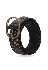 Sort læderrem med metalnitter i sølv- og guldtoner, en messing spænde og flere huller til størrelsesjustering. Tekstureret finish.