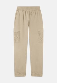 Pantaloni cargo beige con vita elastica, dotati di due tasche laterali con complessi motivi intagliati sul tessuto.