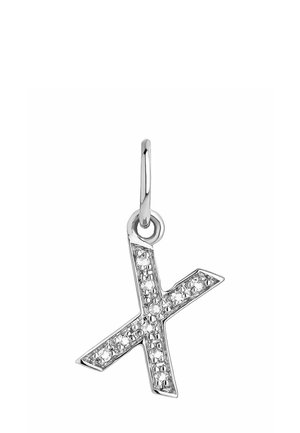 Charm plateado en forma de "X", adornado con pequeños cristales transparentes; presenta un lazo para su sujeción, acabado brillante y diseño geométrico.