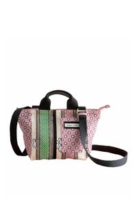 Borsa in tessuto rosa con manici neri, caratterizzata da pois verdi e neri, righe orizzontali e un piccolo motivo di coniglio. Chiusura con cerniera.