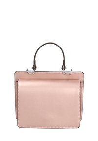 Borsa a mano rosa cipria con un design strutturato, manico superiore, accessori in argento e una texture liscia. Presenta una chiusura a pattina e bordi a contrasto.