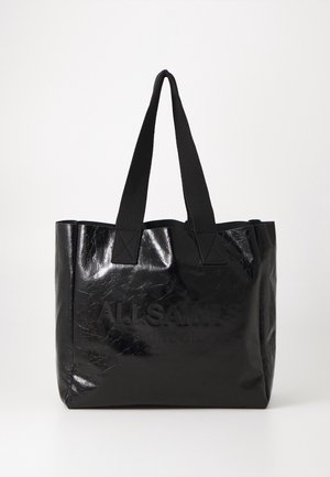 Bolso tote negro brillante con dos asas anchas y el logo en relieve "ALLSAINTS LONDON" en la parte delantera sobre un fondo liso.