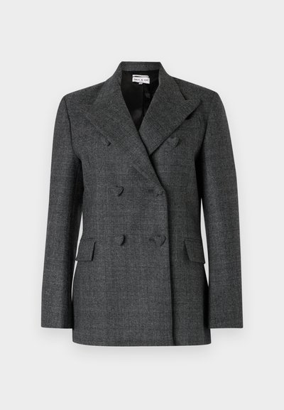 Blazer grigio doppiopetto realizzato in tessuto testurizzato con ampie revers, due tasche frontali e dettagli con bottoni.