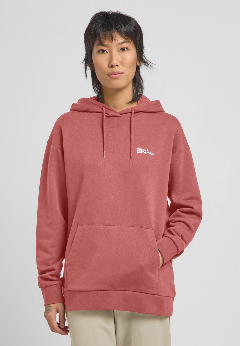 Roze hoodie gemaakt van zacht materiaal, met een voorste kangaroo zak en een logo-accent op de linkerkant van de borst. Verstelbare trekkoorden.