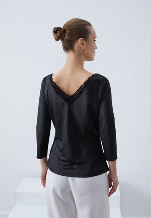 Long sleeved top - black