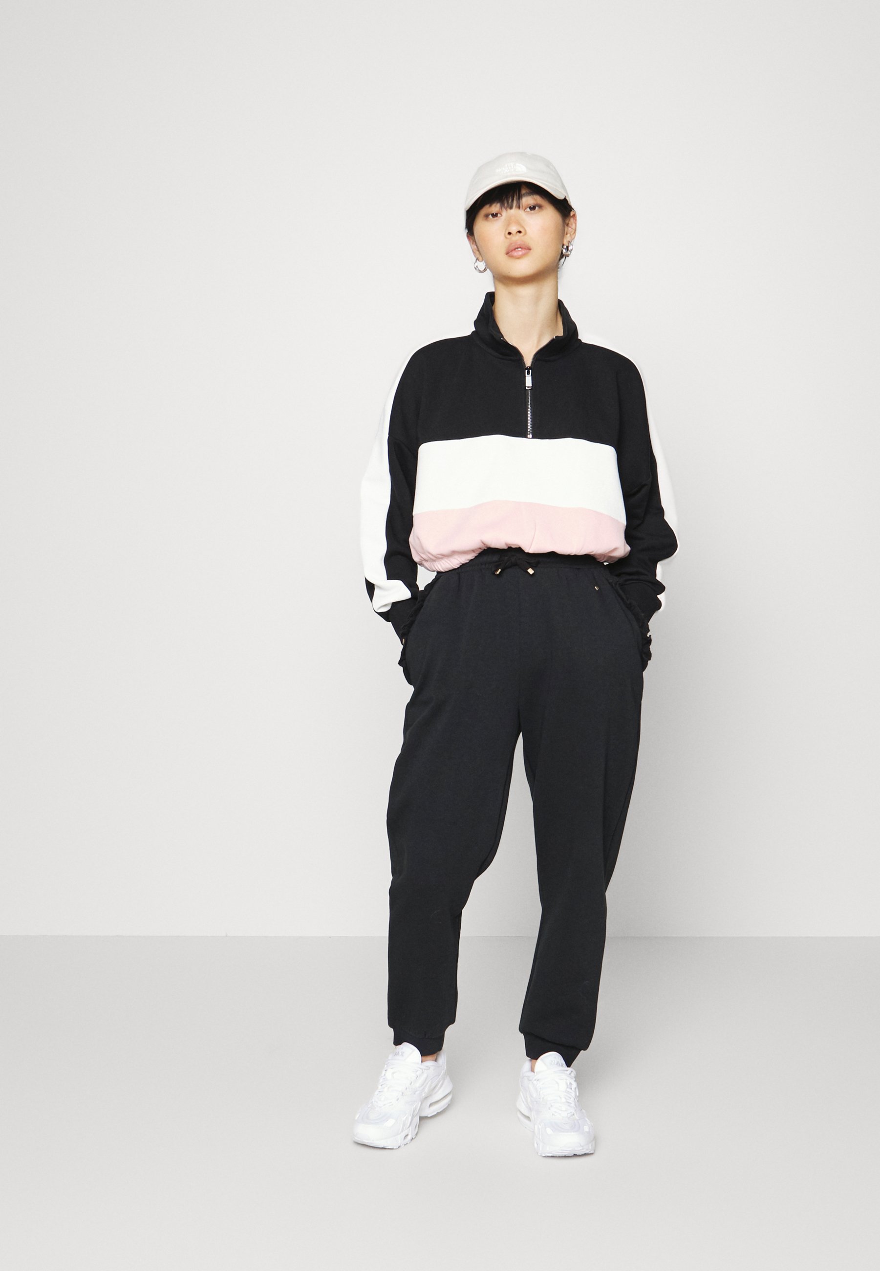 ONLY Petite ONLFEEL LIFE PANT - Pantaloni sportivi - black/nero - Zalando.it