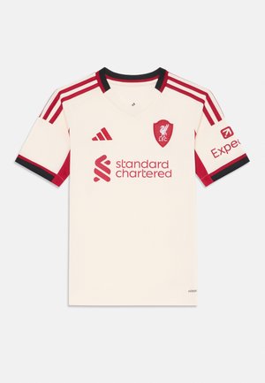 Liverpool FC crèmevoetbalshirt met rode strepen op de schouders, zwarte kraagafwerking en rode sponsorlogo's op borst en mouw.