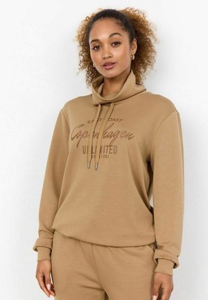 Bruine sweatshirt met een hoge kraag, voorzien van een grafische tekstpresentatie in donkerder bruin. Gemaakt van zachte, geweven stof. Ruimvallende stijl.