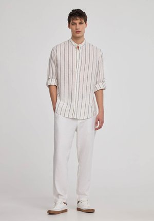 Terranova COREANA A RIGHE - Camicia - bianco lana