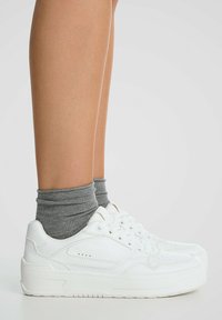 Stradivarius - Baskets basses - white denim Image miniature 1