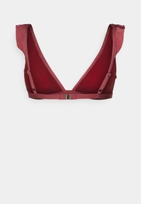 Bralette triângulo bordeaux com bordas onduladas, alças ajustáveis e fecho de clasp prateado. Tecido suave com uma textura lisa.