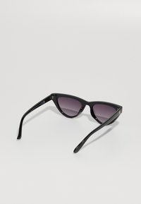 Thumbnail Image 4
