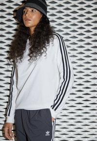 tee shirt long adidas femme