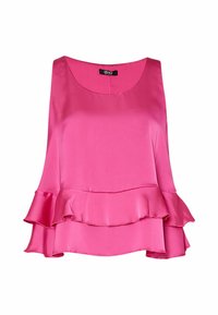 Lila satinärmlös topp med rund halsringning och lager av volangkant. Slät textur med en glänsande yta, inga synliga detaljer eller mönster.