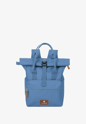 Blauwe roll-top rugzak met afneembare banden, voorzak met ritssluiting, leren accentlogo en een gestructureerde stof voor duurzaamheid en stijl.