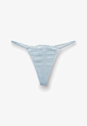 Lyseblå blonde-trusse med dobbelte tynde elastiske sidestropper på hvid baggrund.