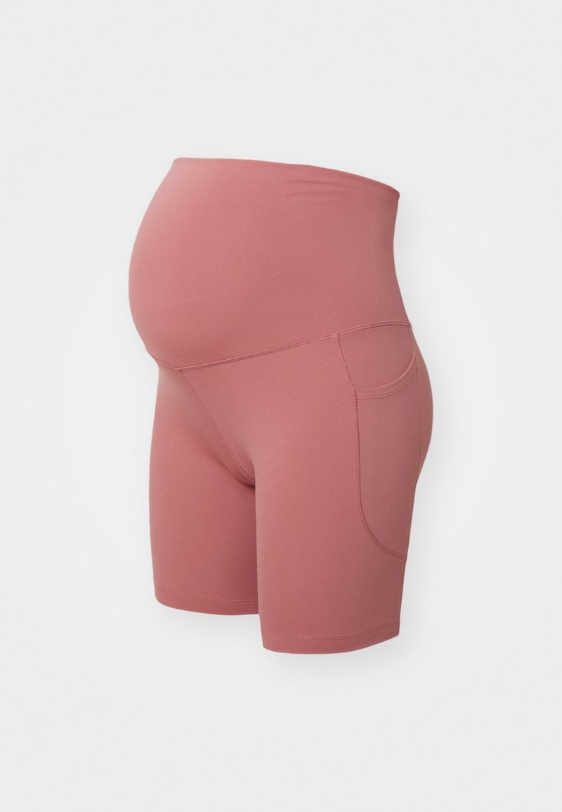 Shorts de maternité en tissu doux et extensible ; dotés d'une taille haute et de poches latérales ; couleur rose clair ; texture lisse.