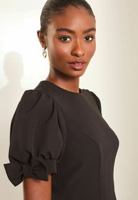 Lipsy BOW DETAIL PUFF SLEEVE  REGULAR FIT
 - Denní šaty - black