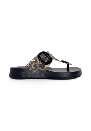Enkel sandal med sort og brun dyreprint, spændestrop og tårem, vist fra siden på hvid baggrund.