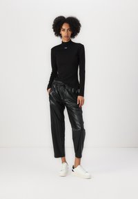 HUGO Long sleeved top - schwarz