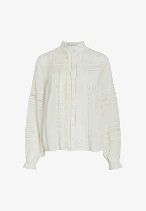 Witte blouse met lange mouwen, hoge gerimpelde kraag, knoopsluiting aan de voorkant en ingewikkelde kantdetails langs de borst en mouwen. Zacht katoenen textile.