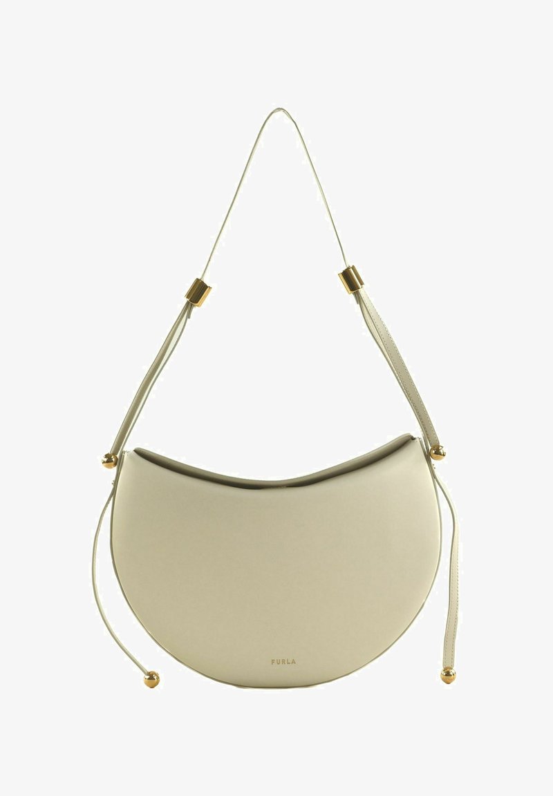 Sac à main style hobo en cuir lisse crème, présentant une forme incurvée, des accents de quincaillerie dorée, et une bandoulière flexible avec des détails en perles.