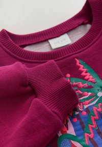 Niewybrane, burgundy red zebra