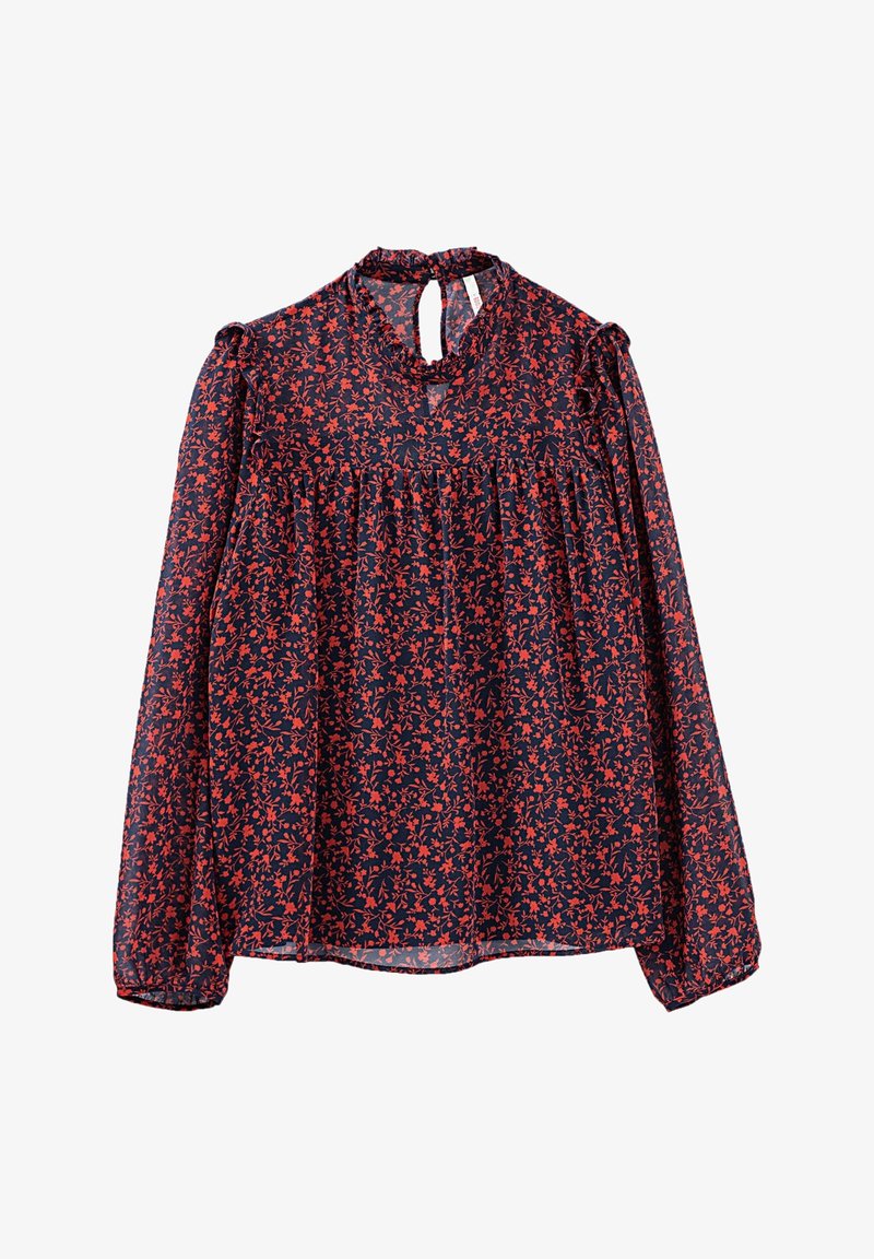 Blouse bleu marine à manches longues avec motif floral rouge, col montant à volants, ouverture goutte dans le dos et détails froncés à la taille.