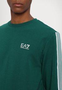 EA7 Emporio Armani FELPA - Ikdienas džemperis - evergreen