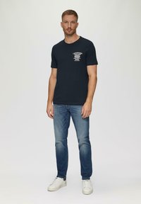 s.Oliver MIT FRONTPRINT - Triko s potiskem - navy