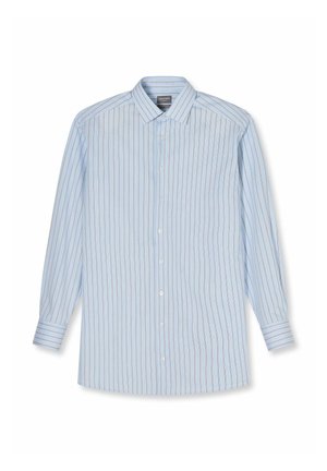 Lichtblauw overhemd met lange mouwen, verticale grijze en witte strepen, spreidkraag en met knopen te sluiten manchetten.