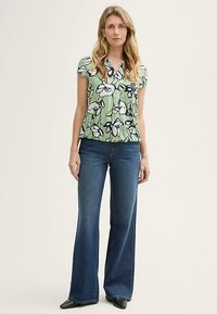 TOM TAILOR T-shirts print - fresh spring floral design