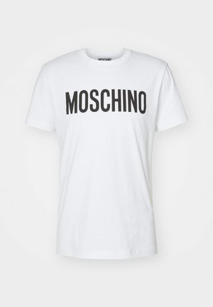 Balts kokvilnas T-krekls ar spilgti melniem "MOSCHINO" burtiem priekšpusē. Īsas piedurknes un aplis apkaklē. Gluda tekstūra.