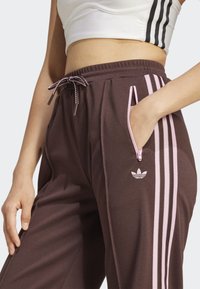 adidas Originals MONTREAL  - Spodnji deli trenirk - shadow brown