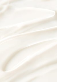 St. Tropez GRADUAL TAN DAILY YOUTH BOOSTING CREAM - Selbstbräuner