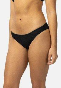 Sort bikini bund med ribbet tekstur. Har en lav talje og minimal dækning. Stoffet ser strækbart og letvægts ud.