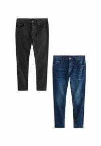 Deux paires de jeans slim : l'une en tissu noir, l'autre en denim bleu avec un délavage léger et des coutures contrastées. Les deux ont cinq poches.