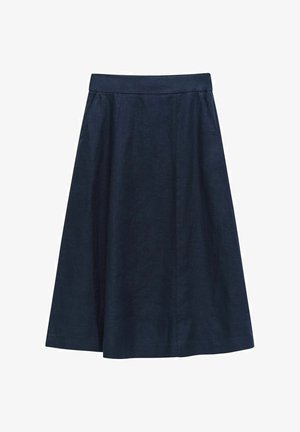 Granatowa spódnica typu A uszyta z teksturowanej tkaniny, z dopasowanym pasem i fałdami umożliwiającymi swobodny ruch. Prosty fason bez widocznych wzorów czy dodatków.