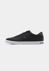 Unselected, black