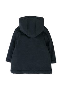 Cappotto nero in lana con cappuccio, caratterizzato da una texture morbida, cuciture a vista e una linea dritta. Maniche lunghe e orlo che arriva a metà coscia.