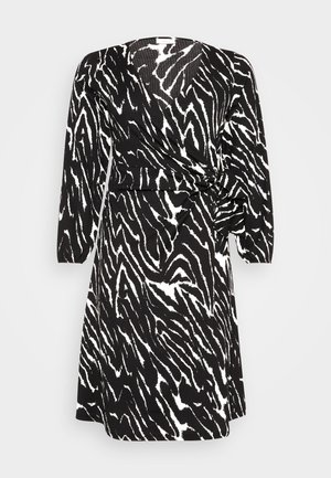 ONLY Carmakoma CARJOLA WRAP DRESS - Dzsörzéruha - black