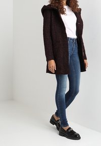 JDY Klassisk frakke - dark red