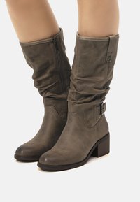 mtng Botas - taupe
